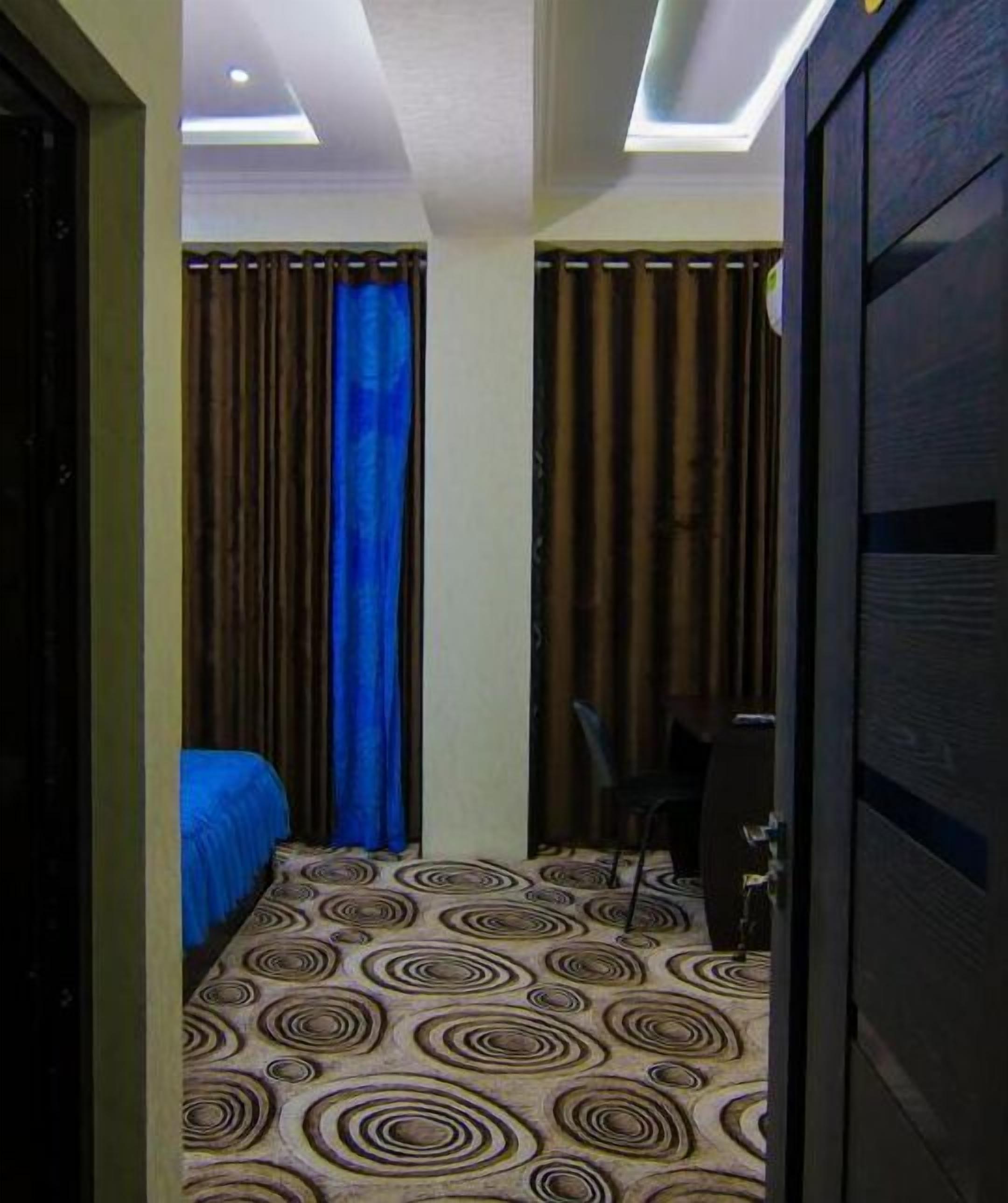 Hotel Buston