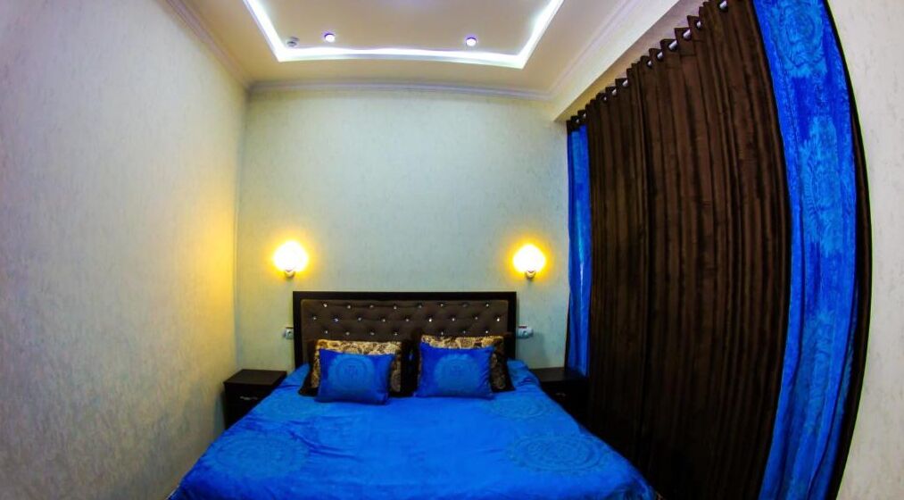 Hotel Buston