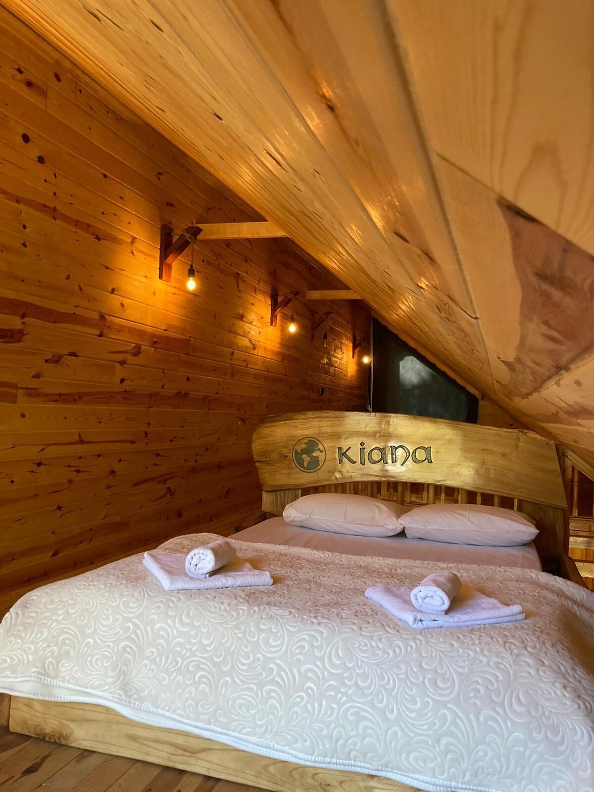 Kiana Bungalov