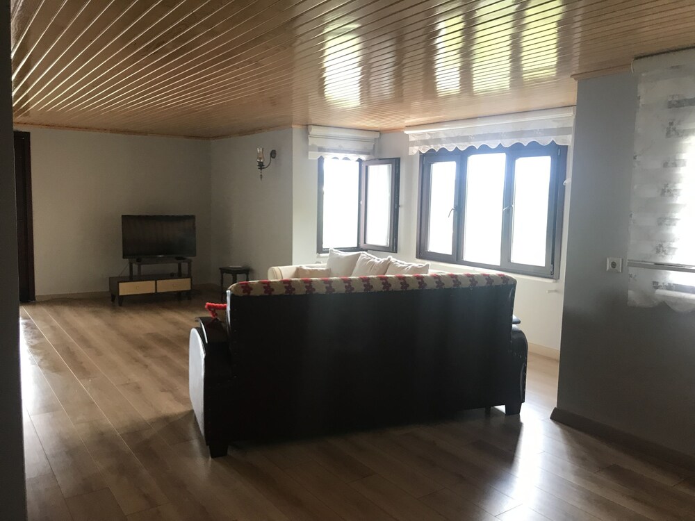 Royal Villa Hotel