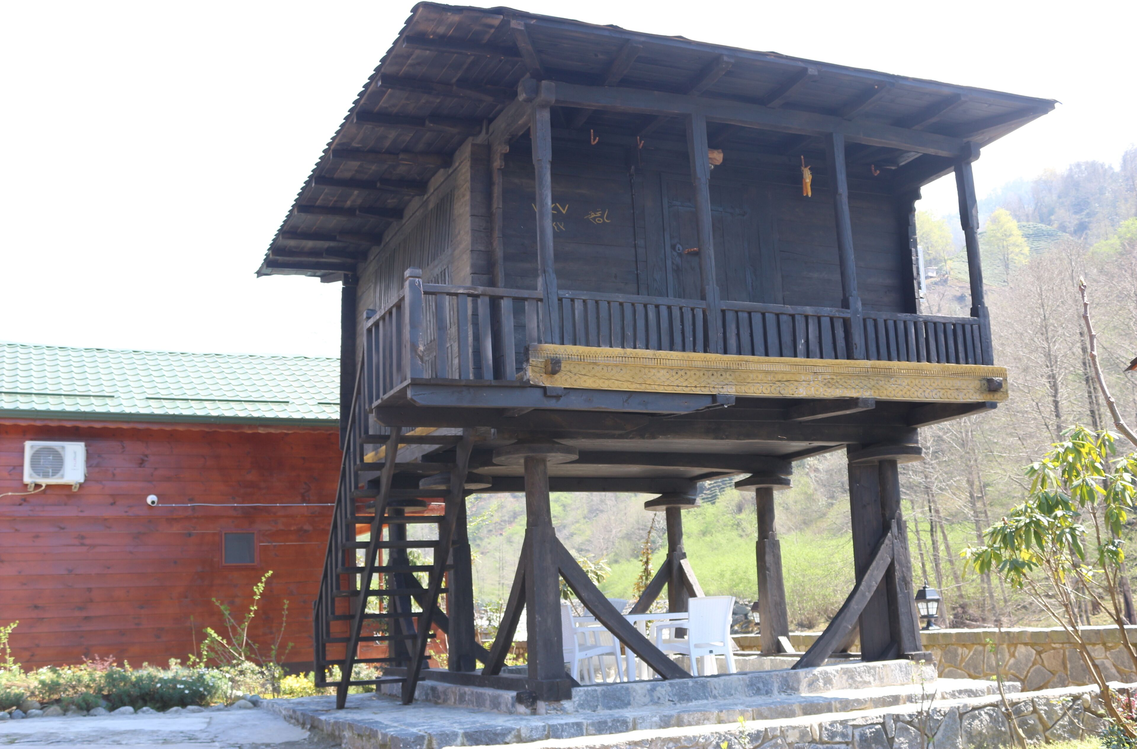 Teona Caglayan Bungalov