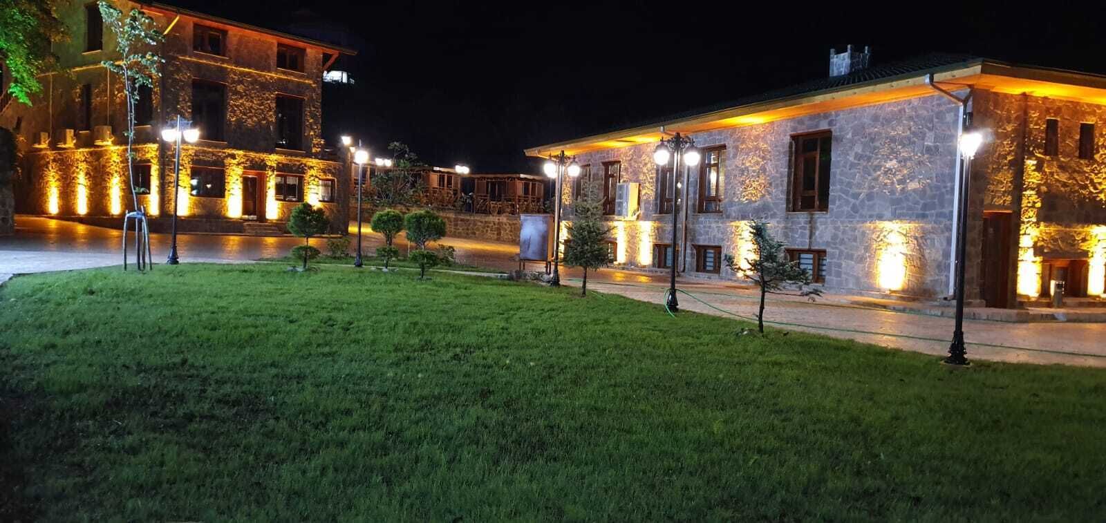 Teona Caglayan Bungalov