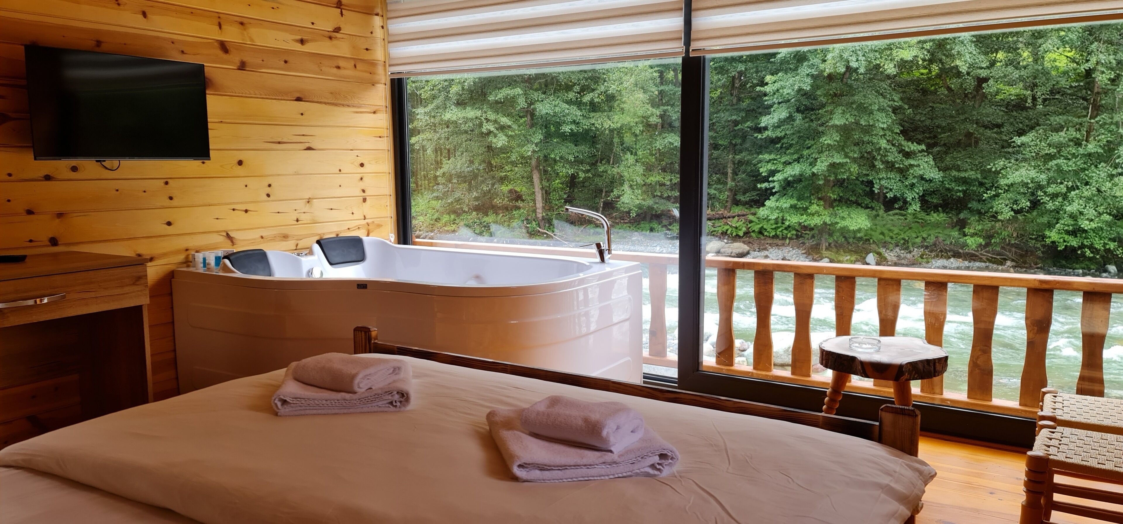 Teona Caglayan Bungalov