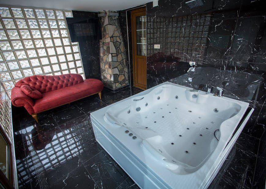 Abant Bahçeli Kösk