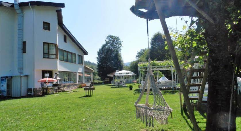 Abant Bahçeli Kösk