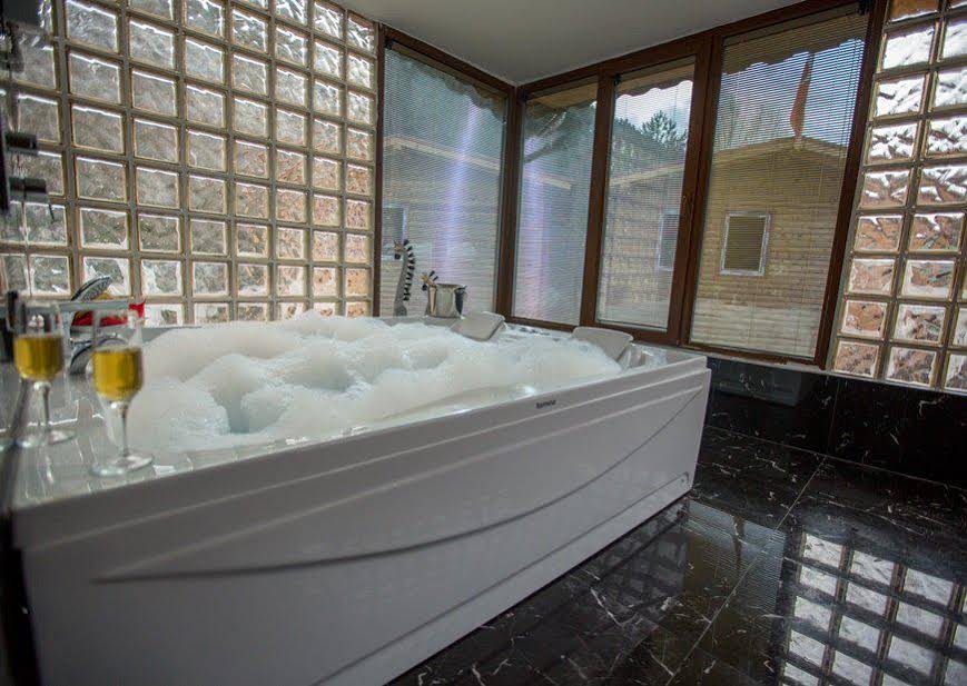 Abant Bahçeli Kösk