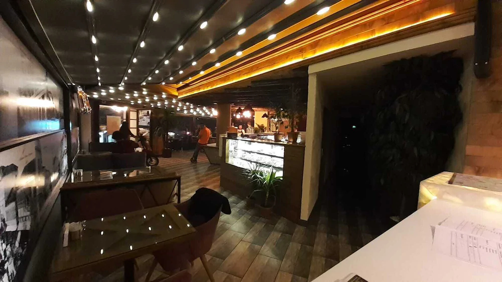 Bois Hotel & Cafe & Restaurant