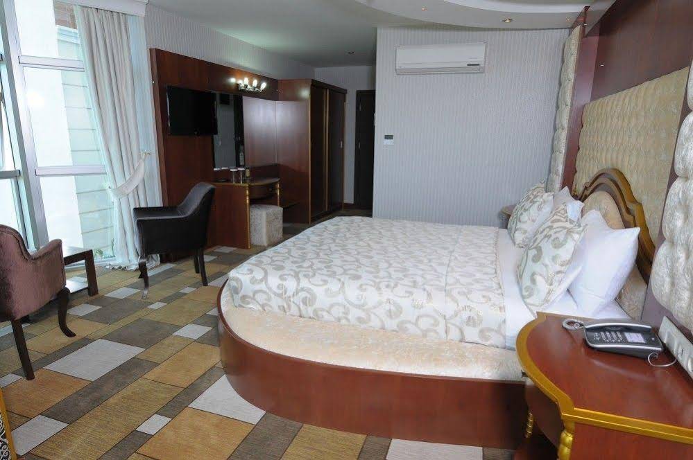 Grand De Luxe Amisos Hotel
