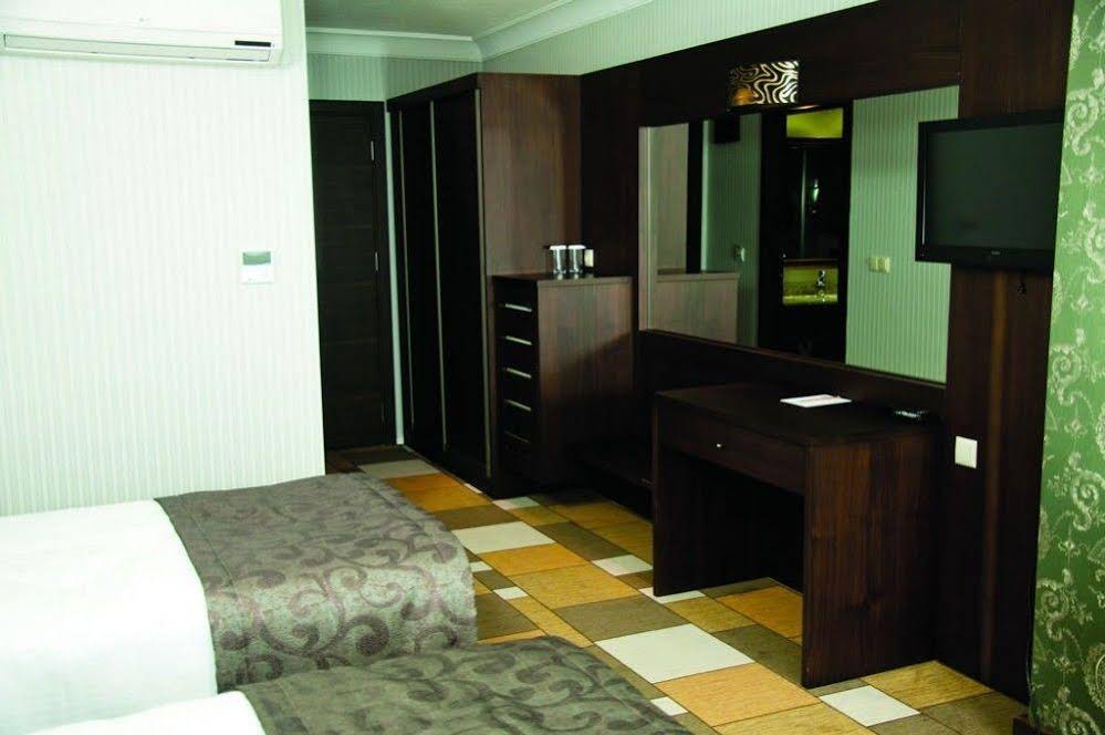 Grand De Luxe Amisos Hotel