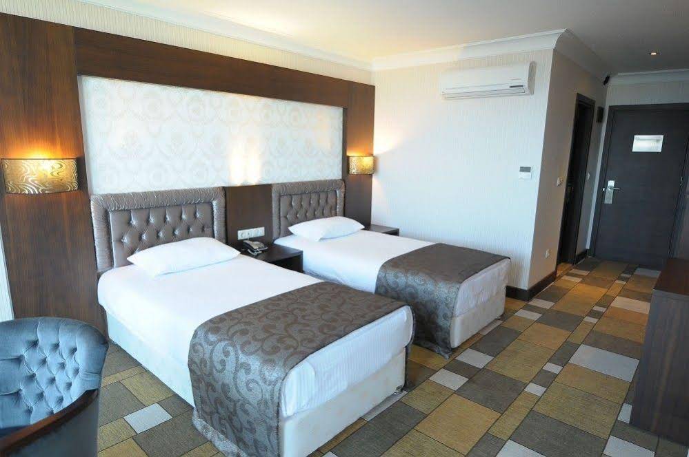 Grand De Luxe Amisos Hotel