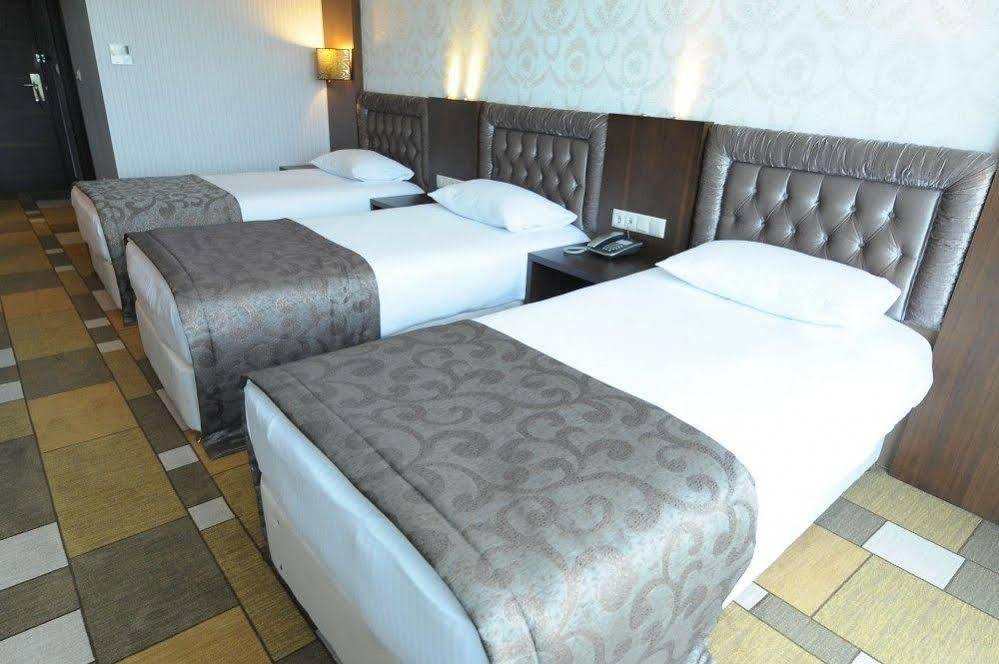 Grand De Luxe Amisos Hotel