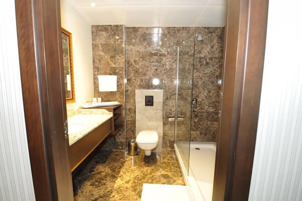 Grand De Luxe Amisos Hotel