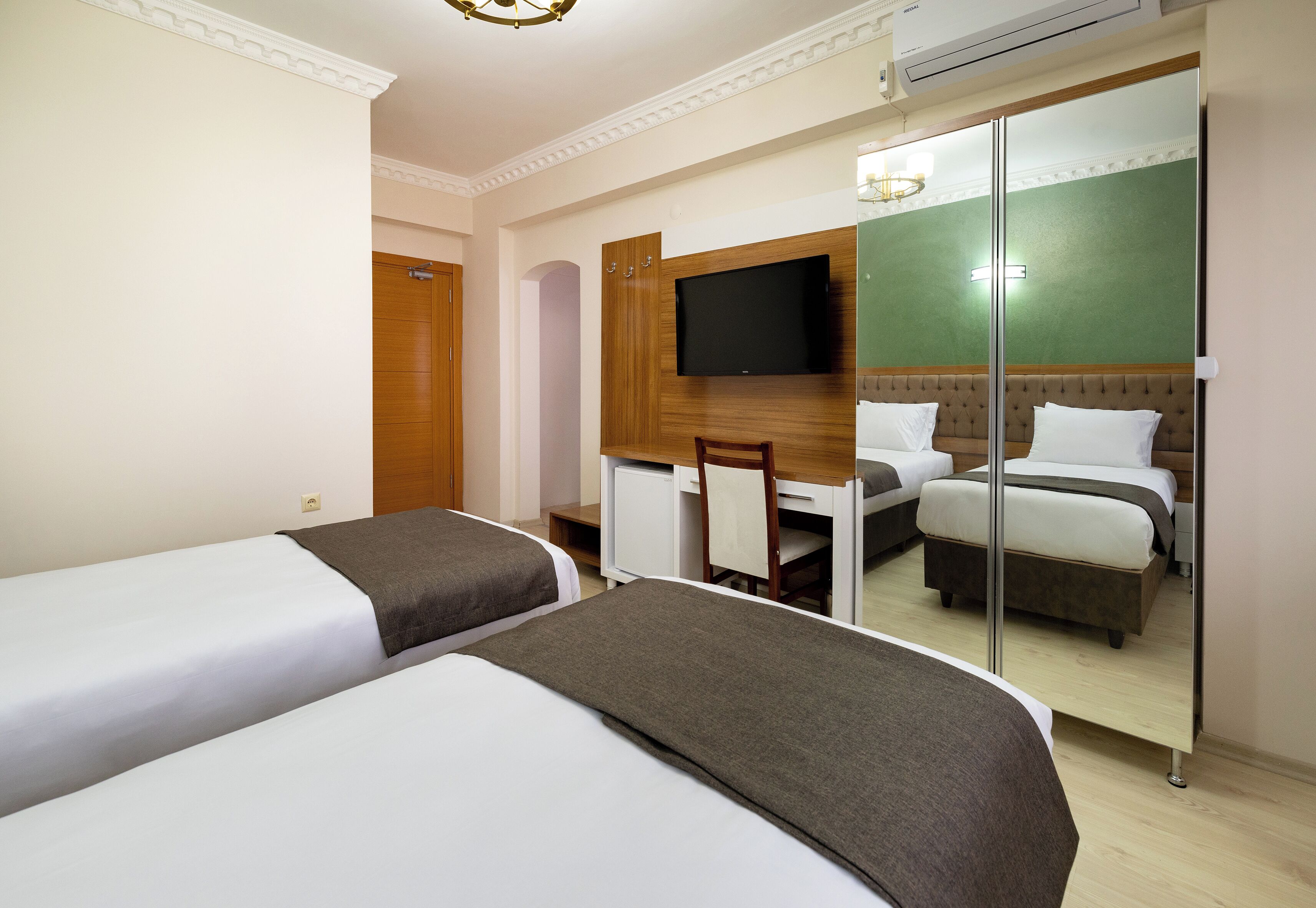 Avulot Otel