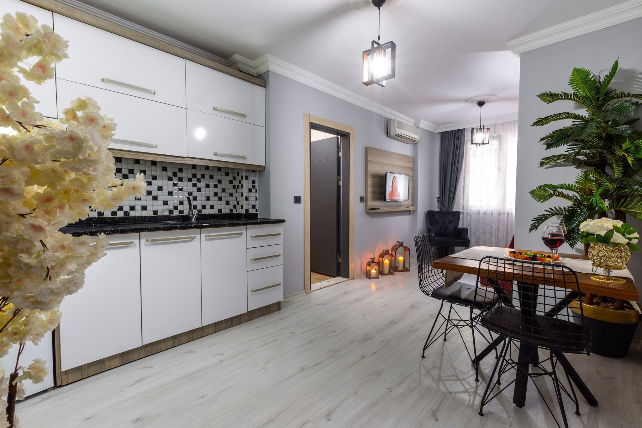 Life Pool Suite Hotel