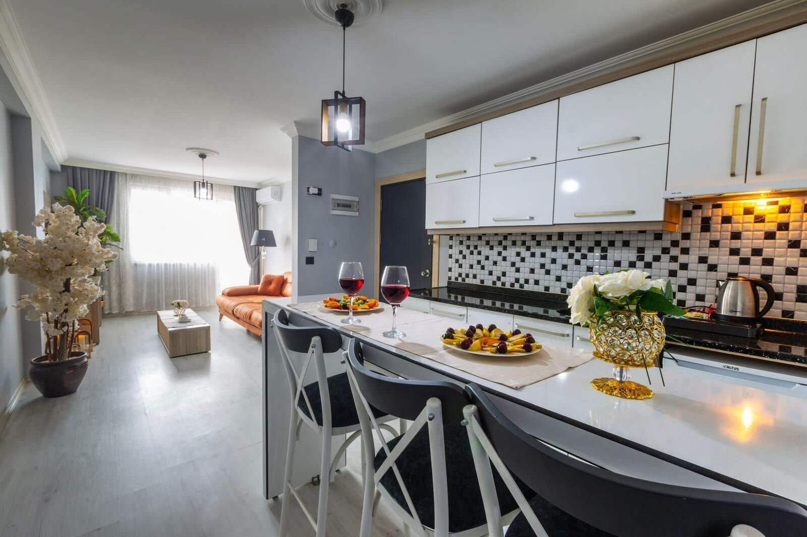 Life Pool Suite Hotel