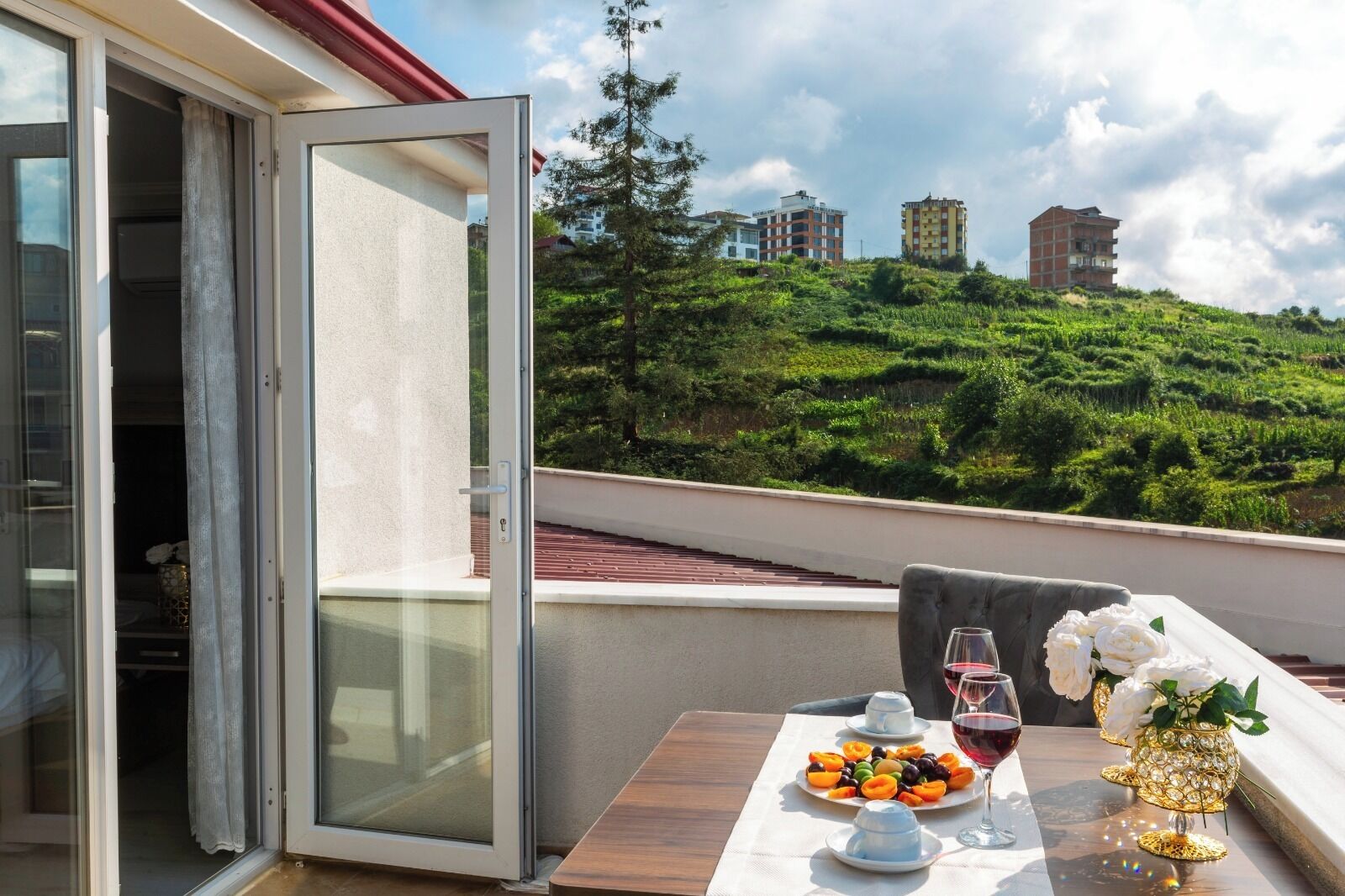 Life Pool Suite Hotel