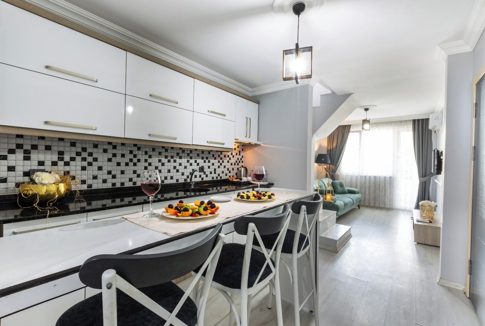 Life Pool Suite Hotel