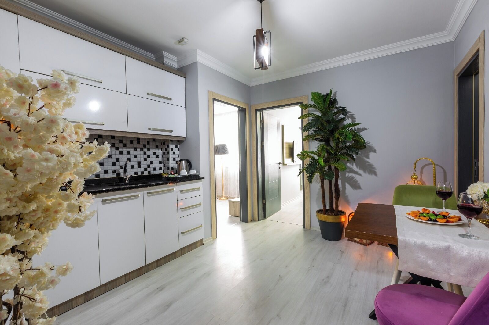 Life Pool Suite Hotel