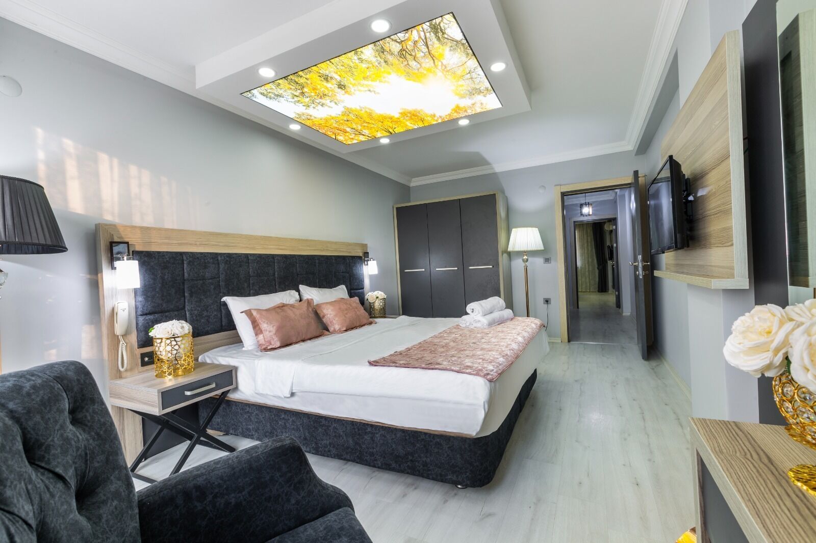 Life Pool Suite Hotel