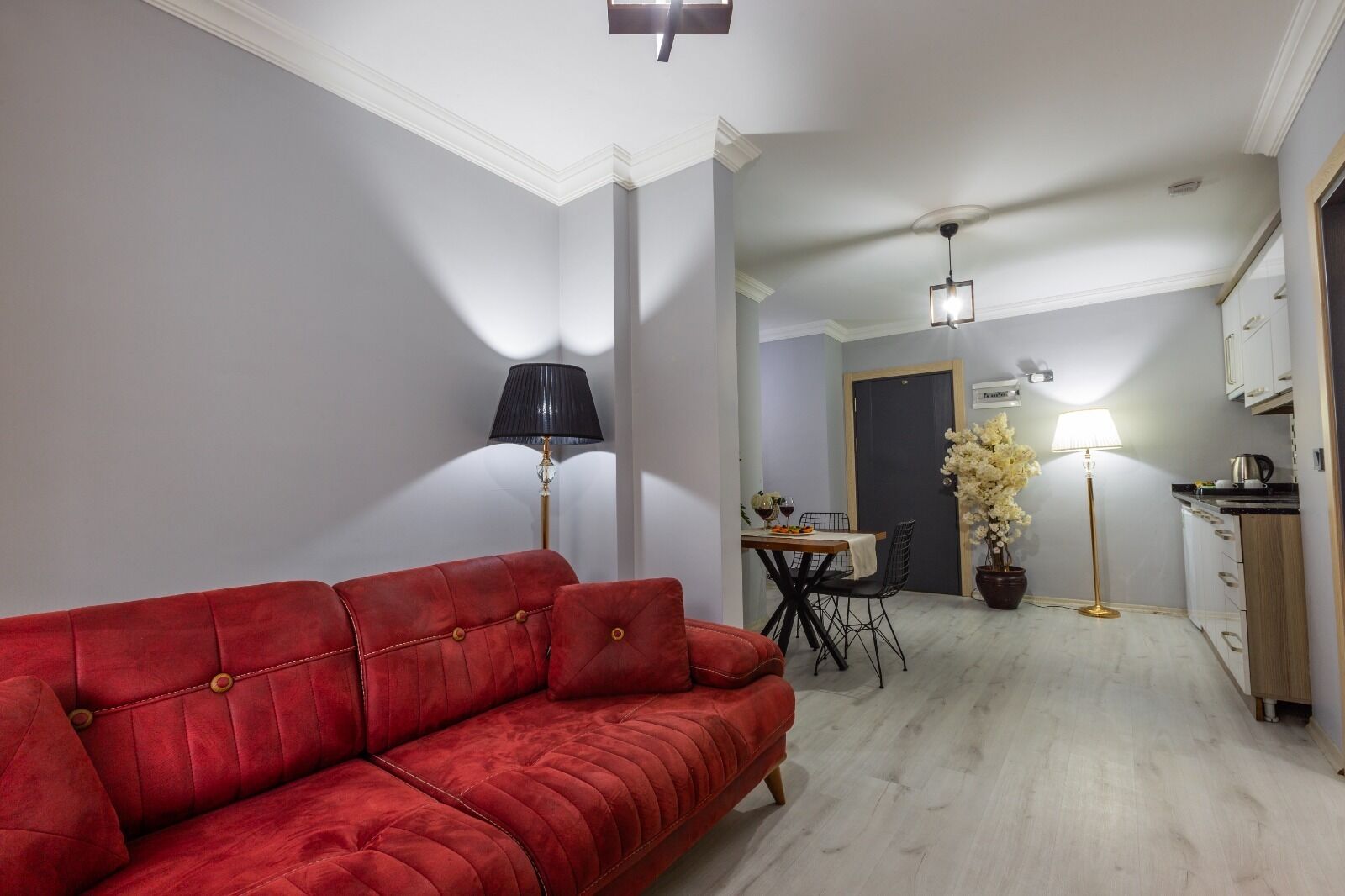 Life Pool Suite Hotel