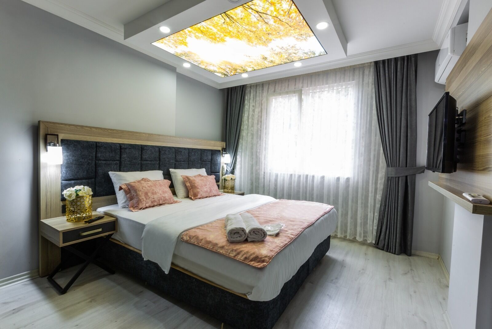 Life Pool Suite Hotel