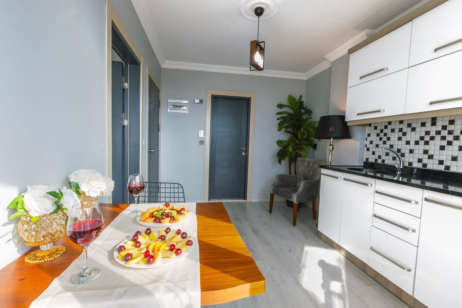 Life Pool Suite Hotel