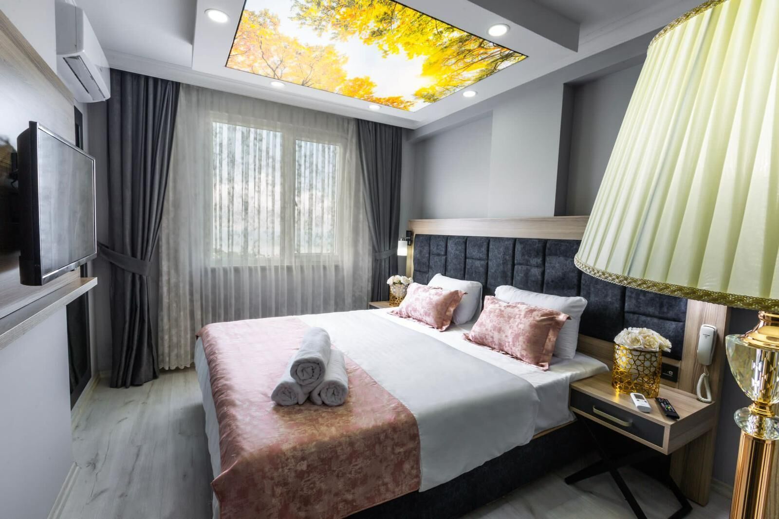 Life Pool Suite Hotel