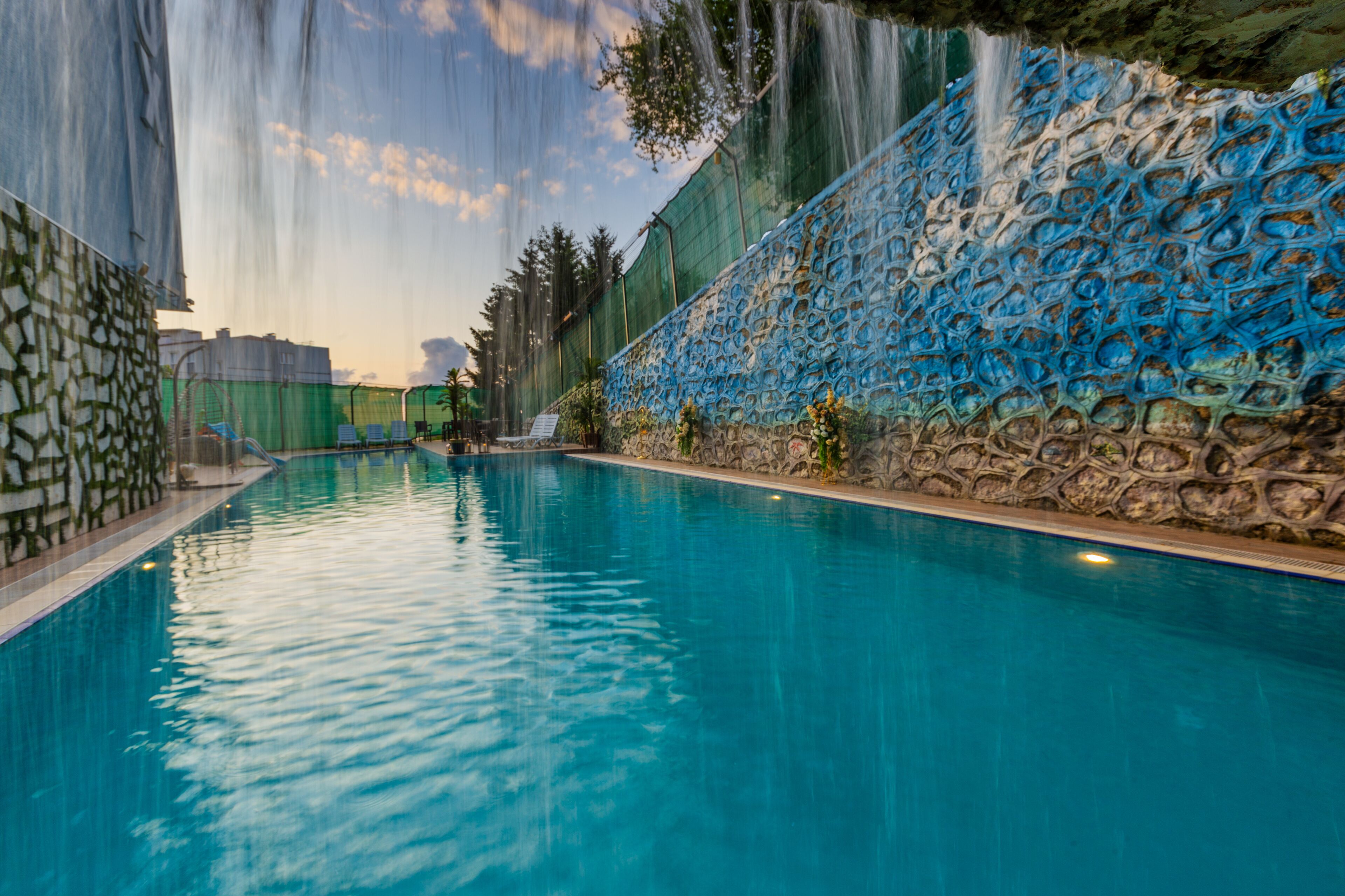 Life Pool Suite Hotel