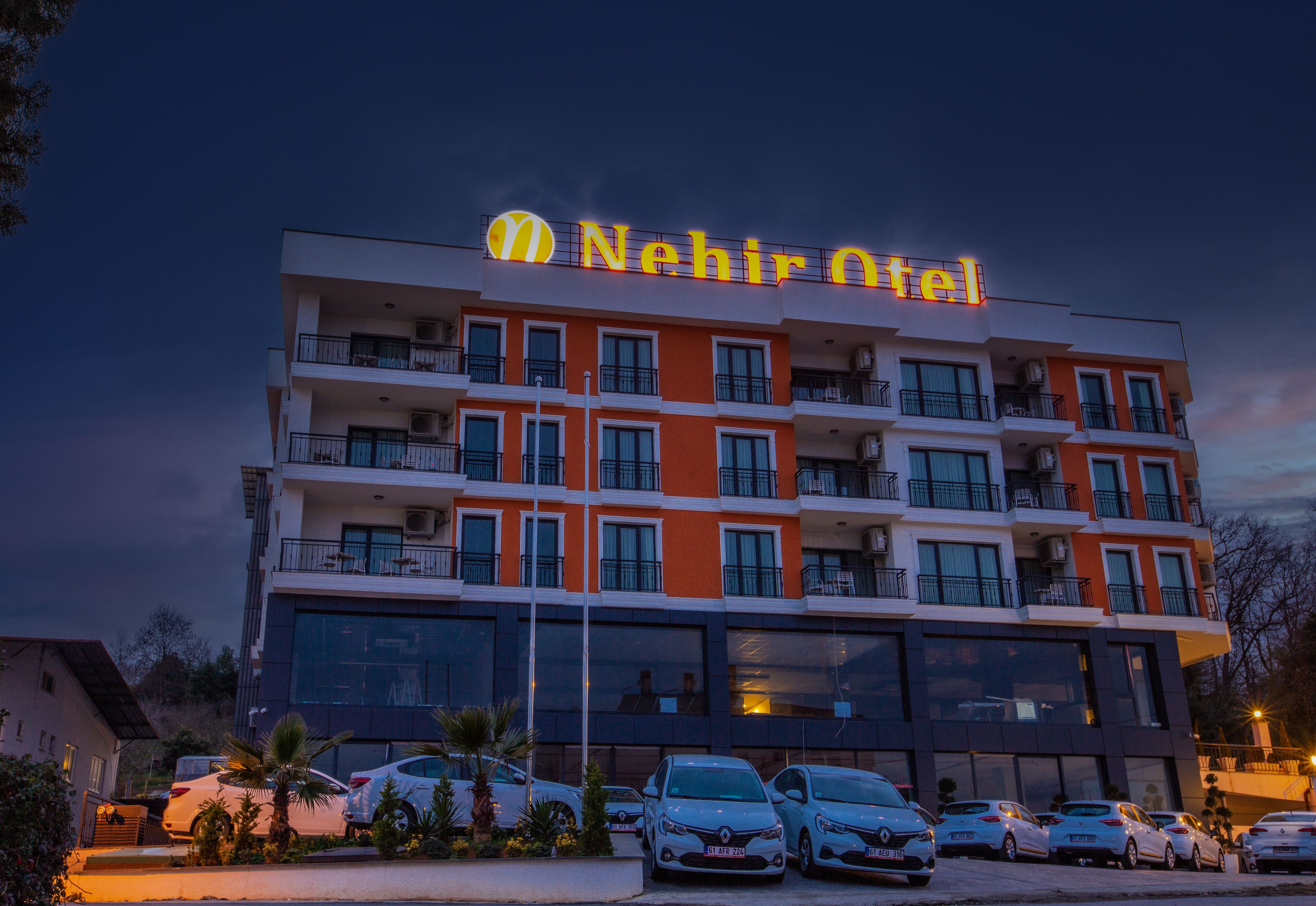 Nehir Otel
