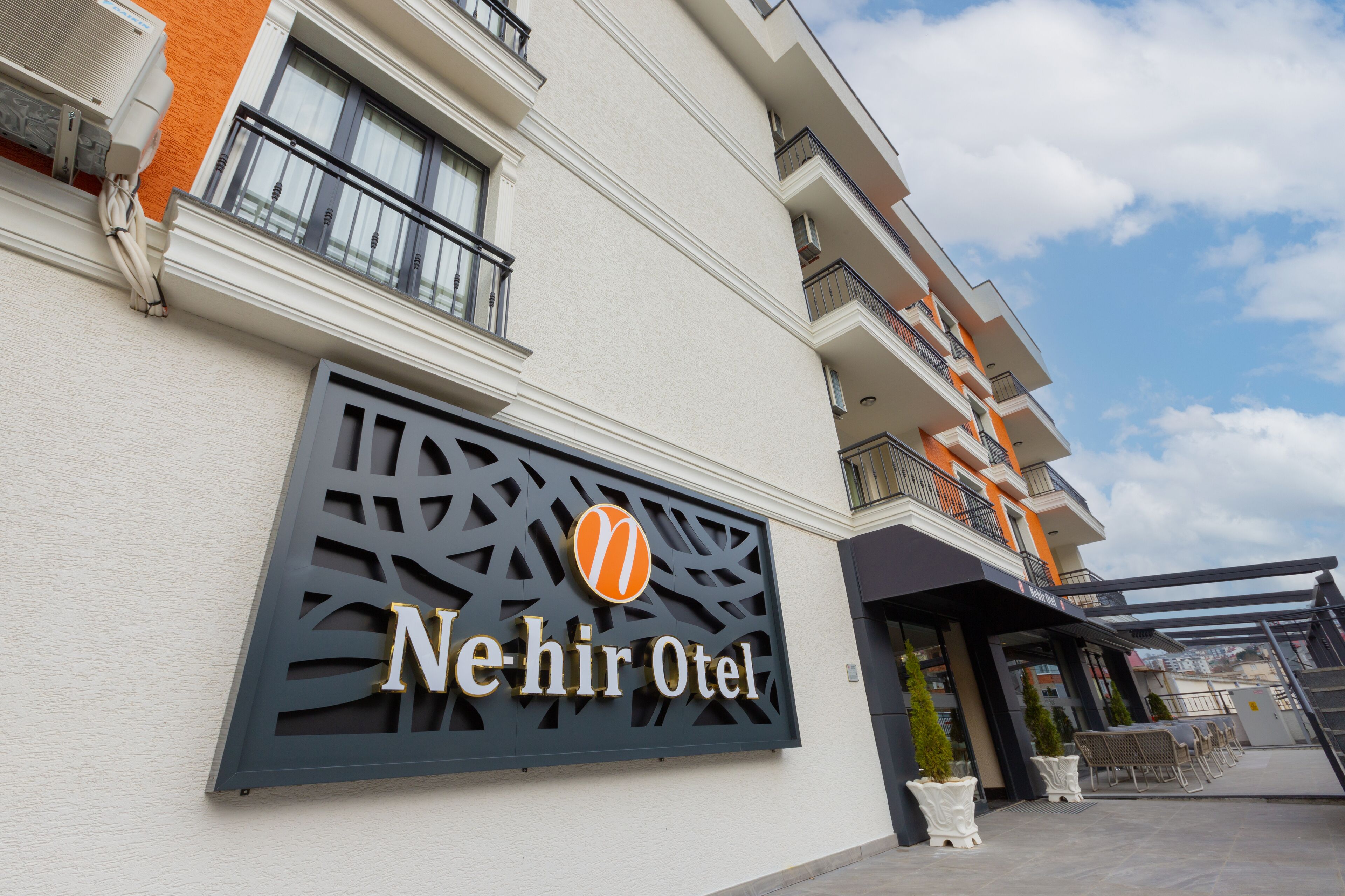 Nehir Otel