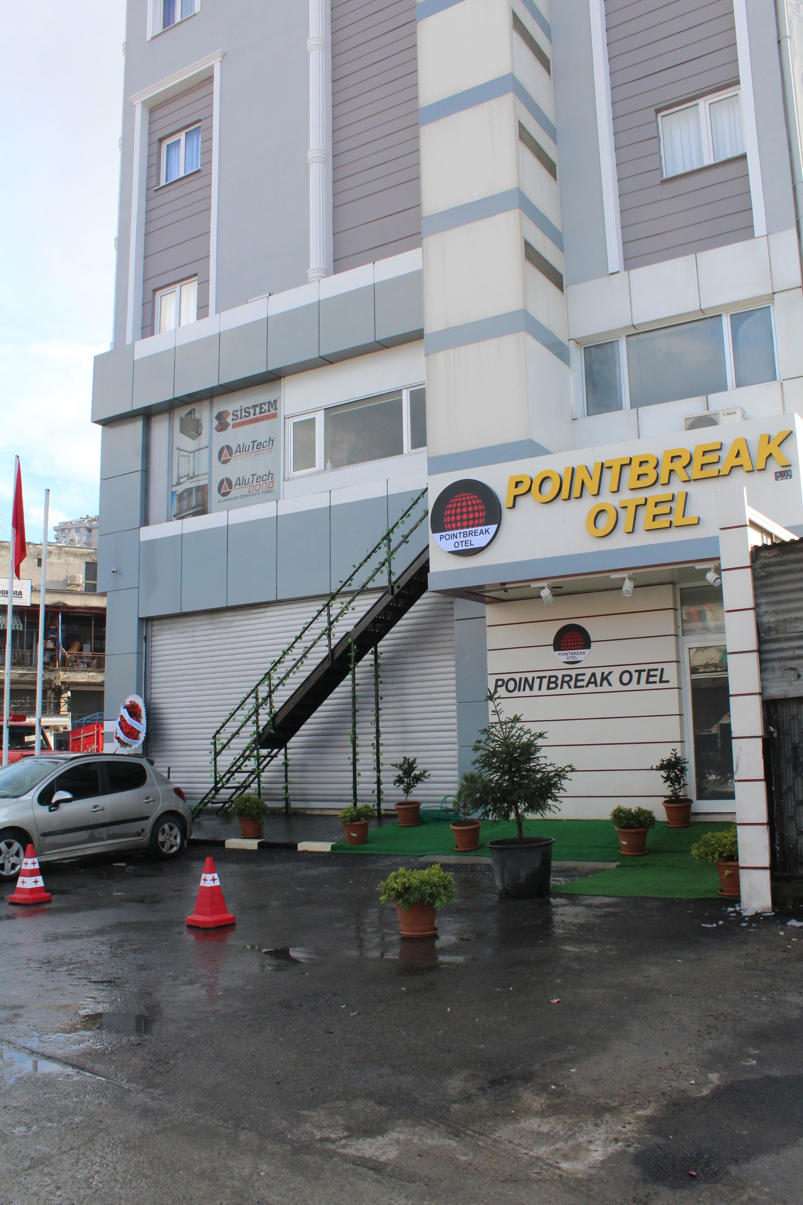Pointbreak Hotel