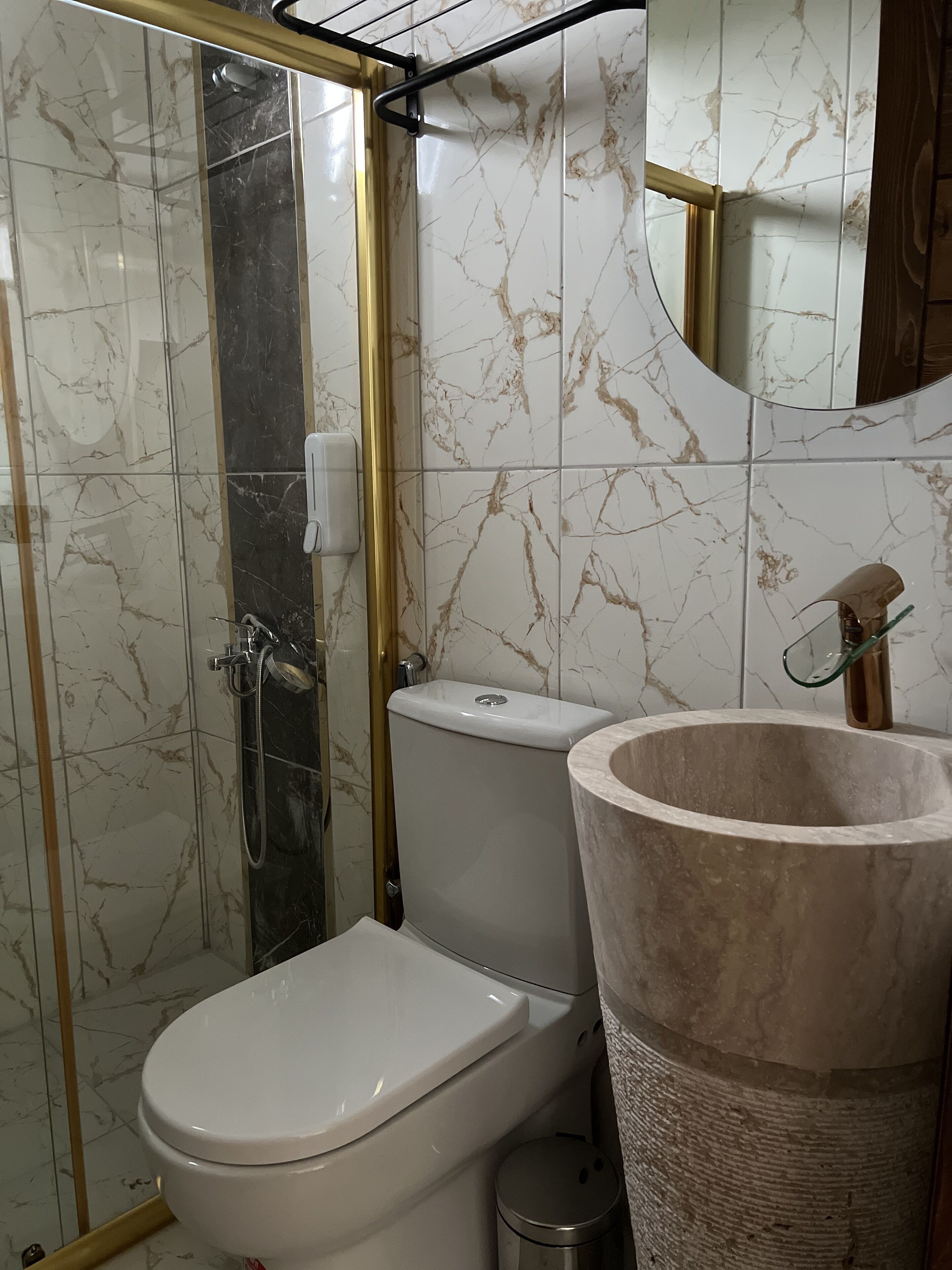 Queen City Hotel And Bungalov