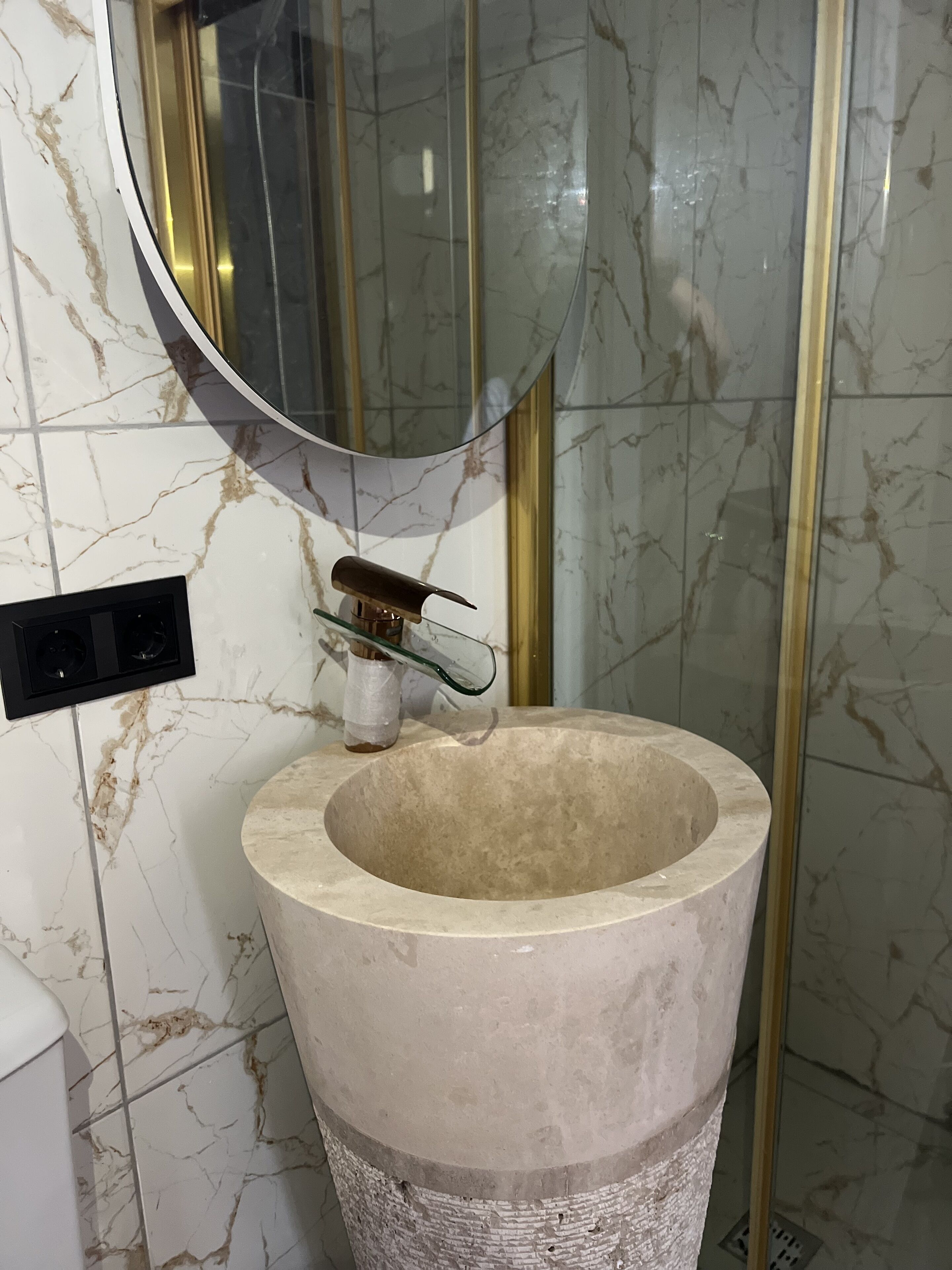 Queen City Hotel And Bungalov