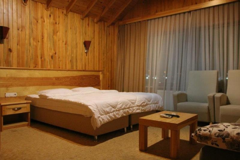 Green Palace Suite Hotel