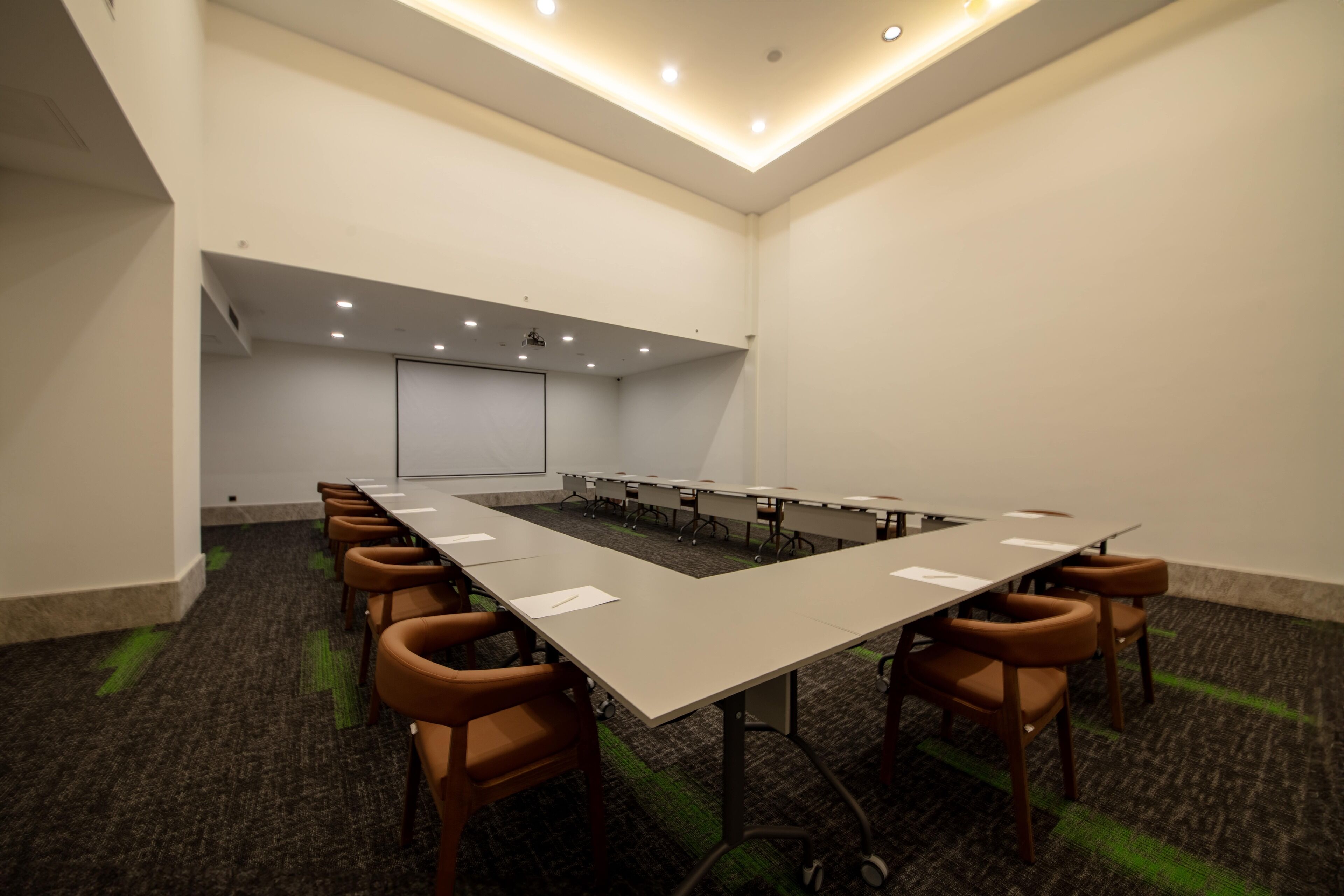 V Center Hotel