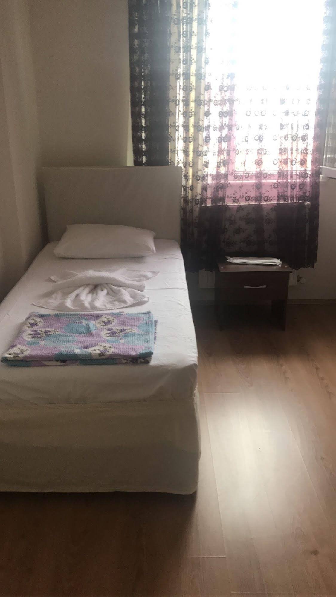 Zoviya Hill White Apart