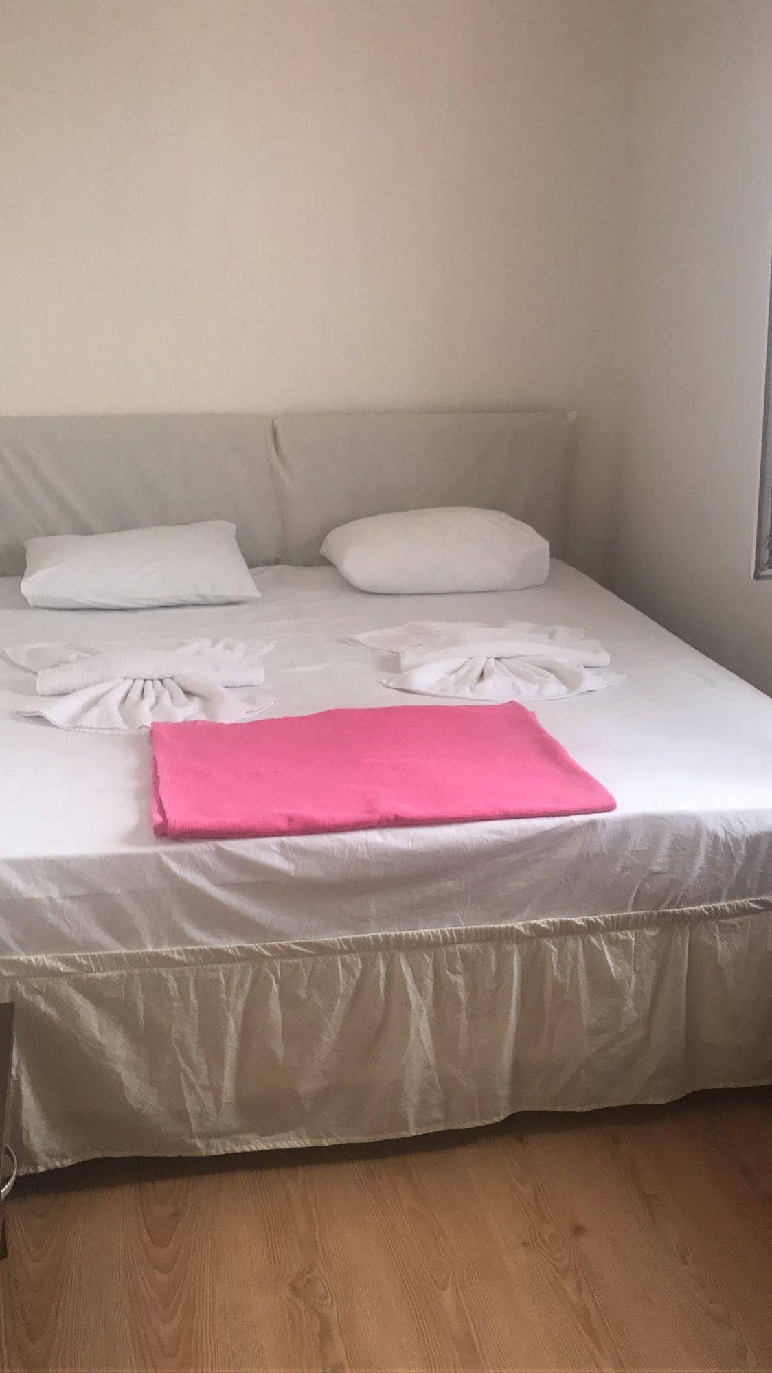 Zoviya Hill White Apart