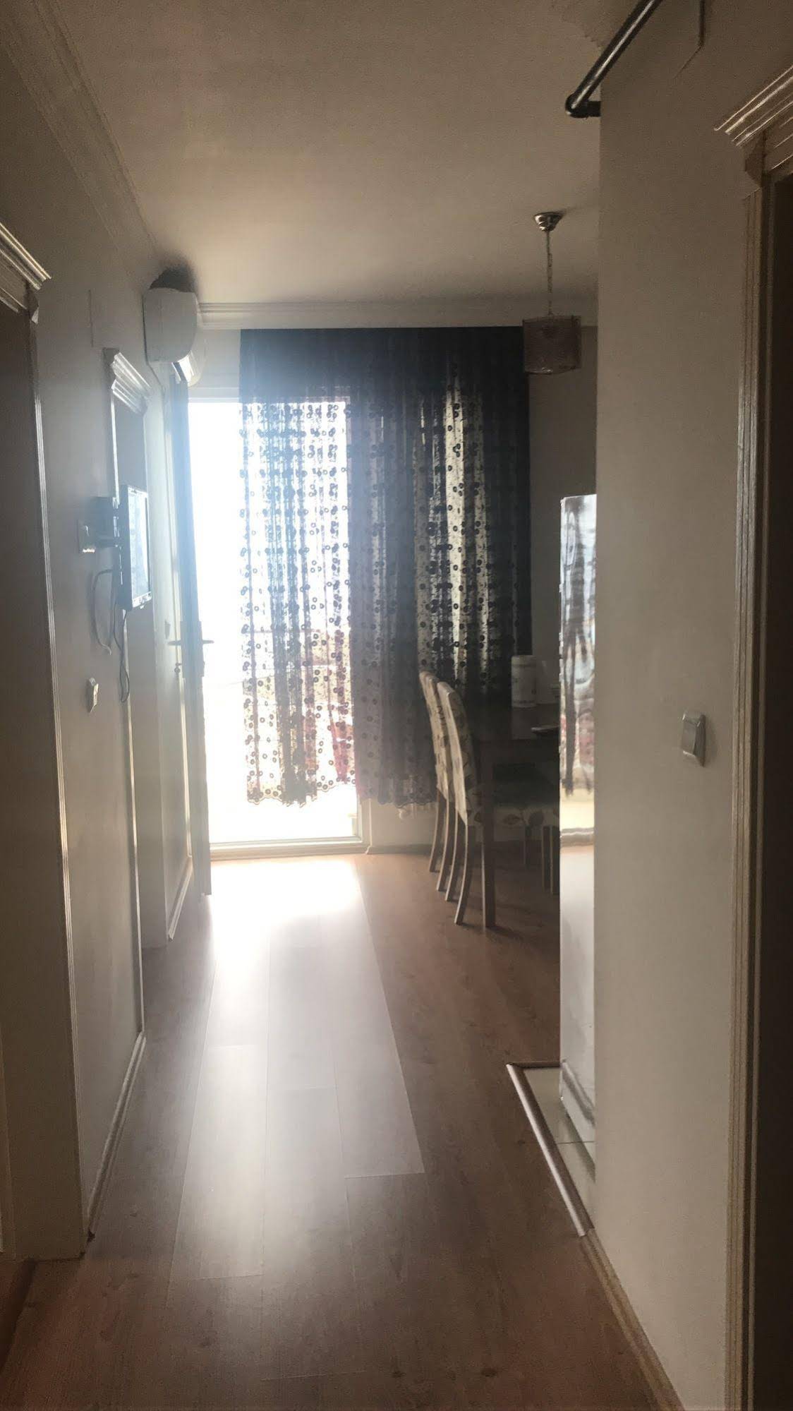 Zoviya Hill White Apart