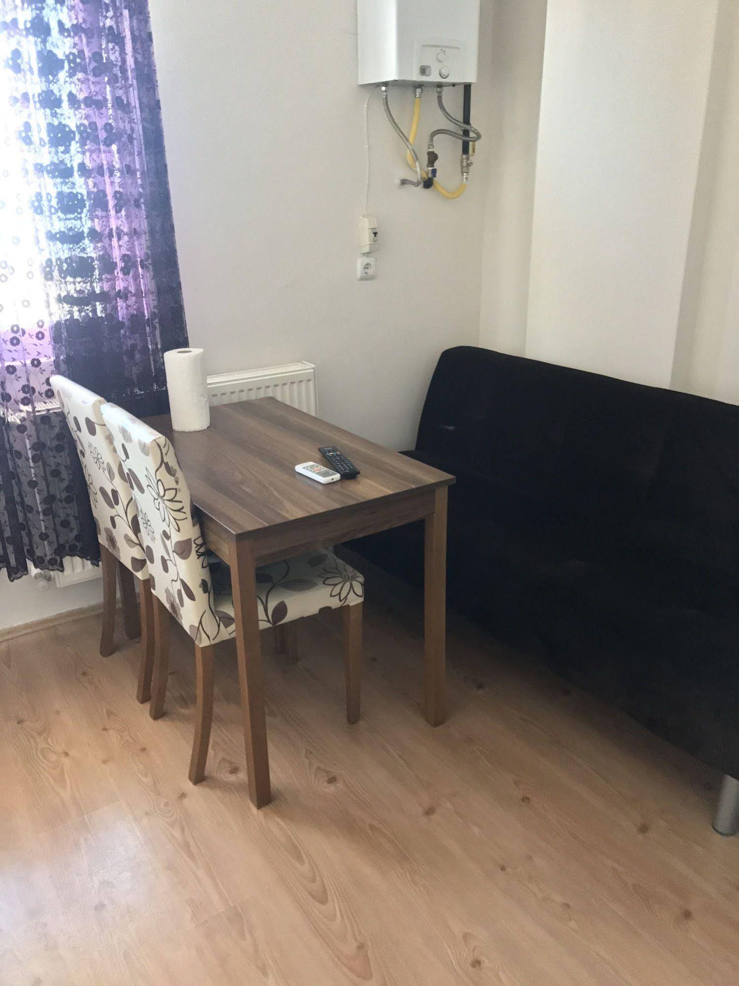 Zoviya Hill White Apart