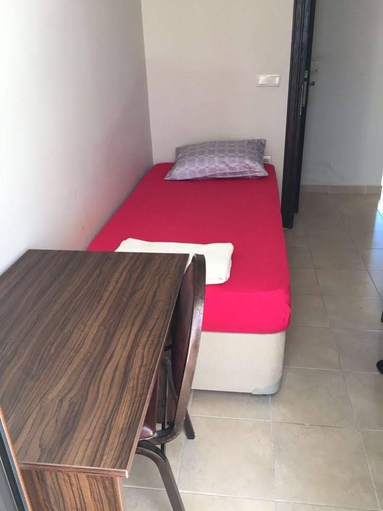 Zoviya Hill White Apart