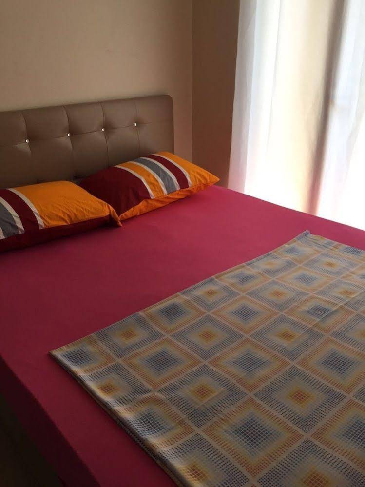 Zoviya Hill White Apart