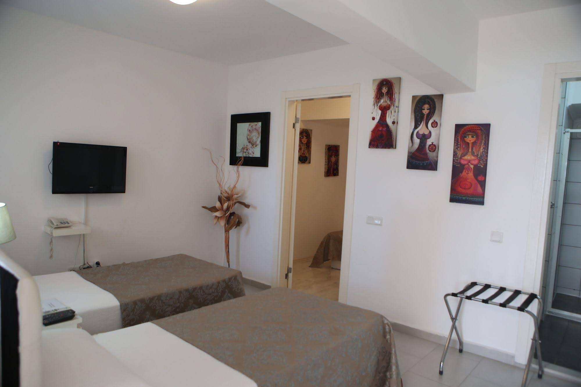 7. Art Feslegen Hotel