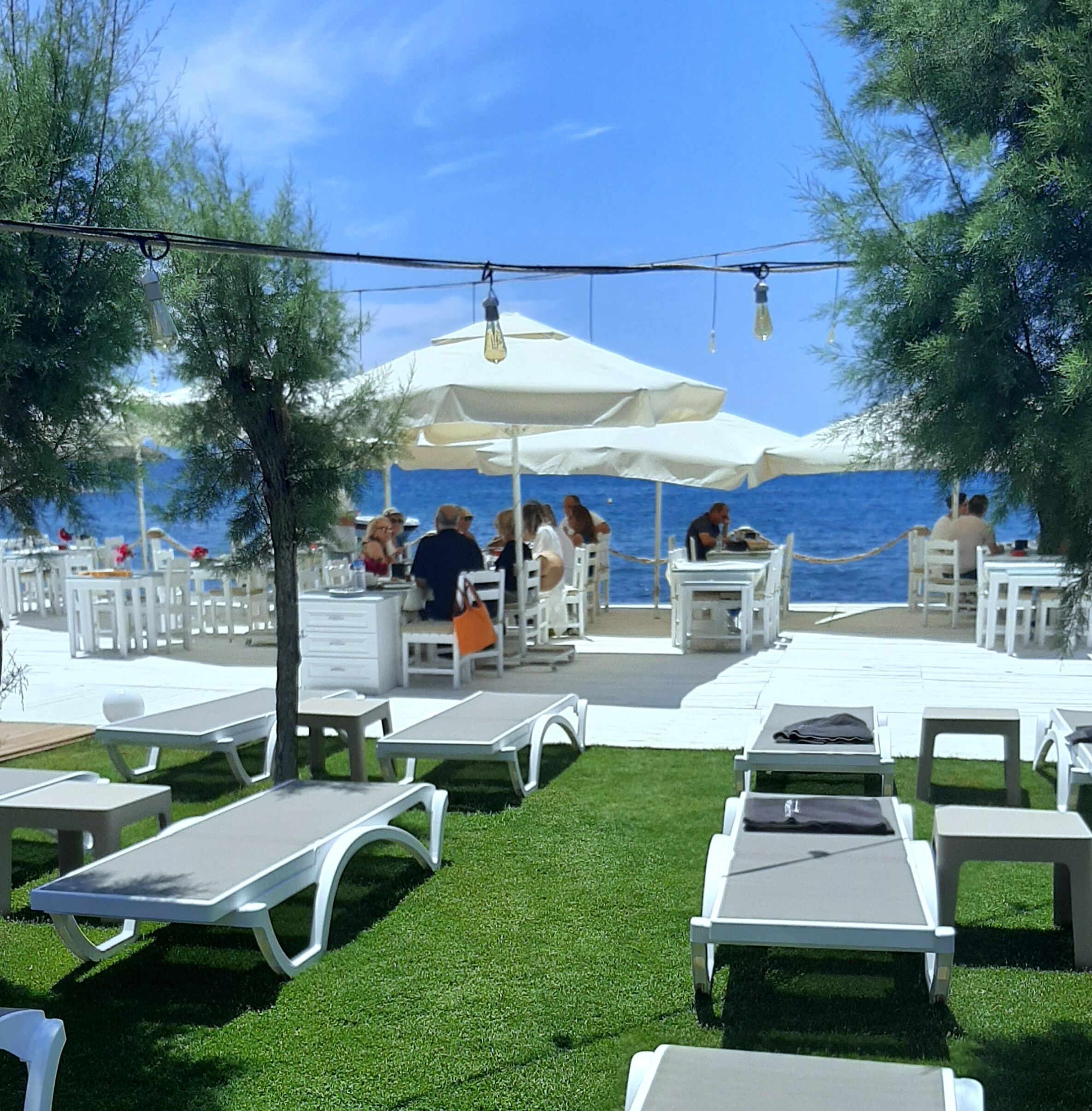 Ali’s Hotel Restaurant Beach