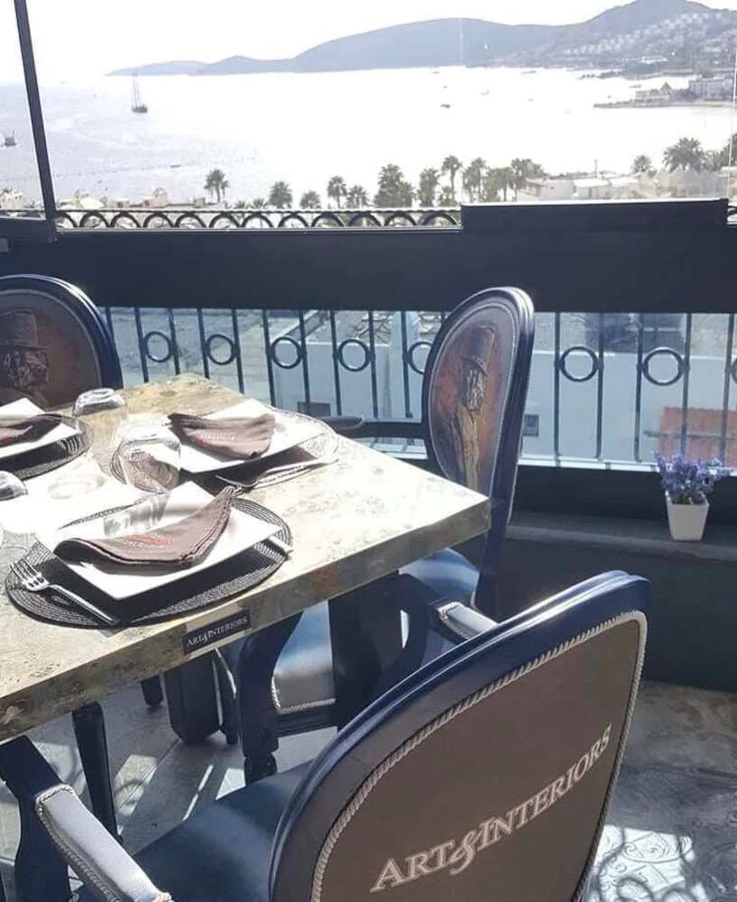 Art & Interiors Boutique Hotel