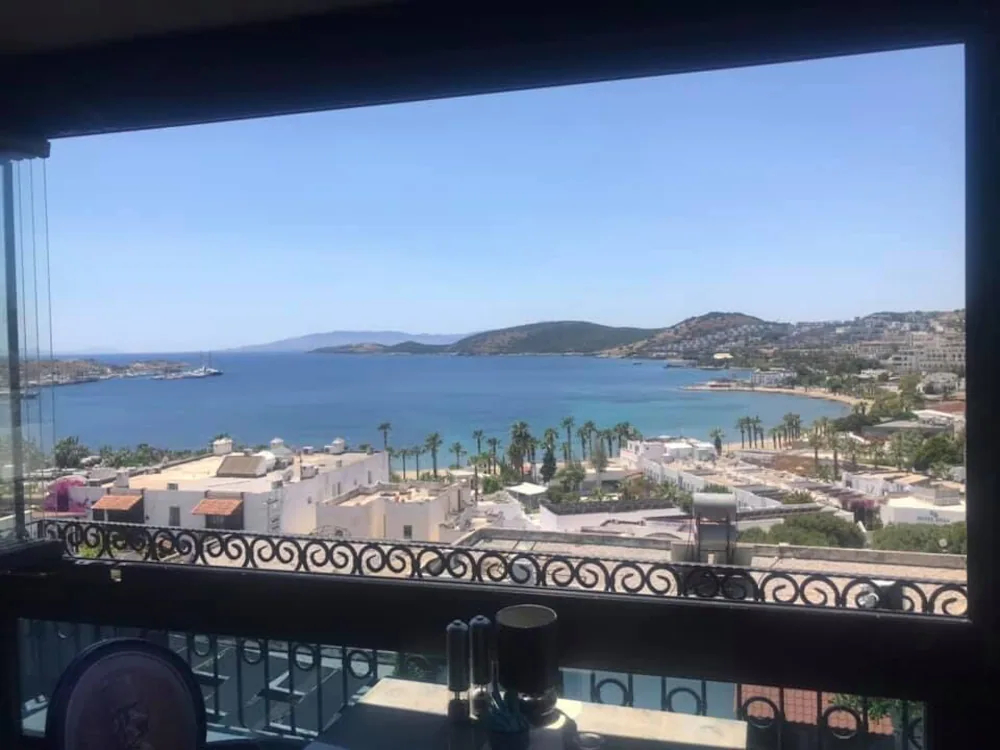 Art & Interiors Boutique Hotel