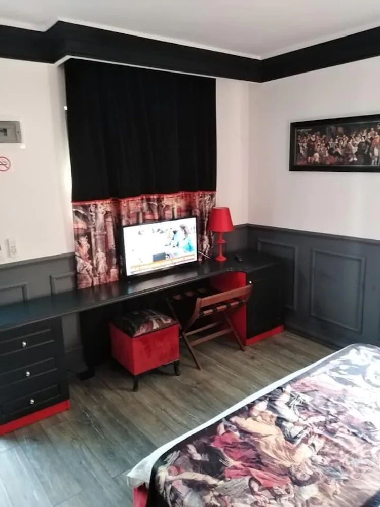 Art & Interiors Boutique Hotel