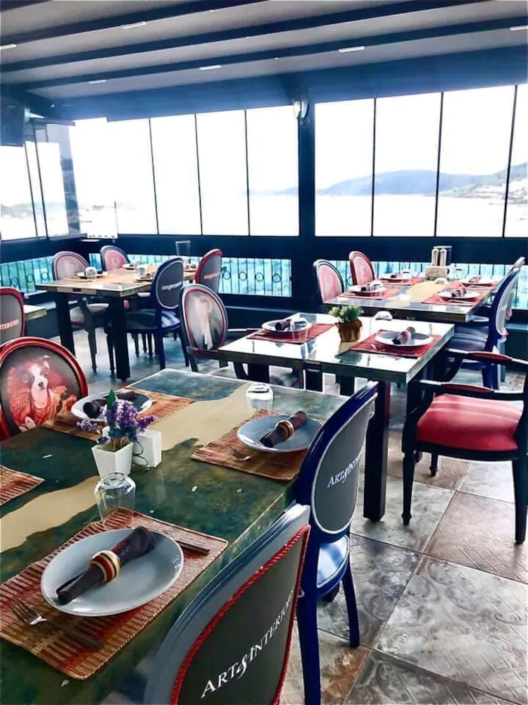 Art & Interiors Boutique Hotel