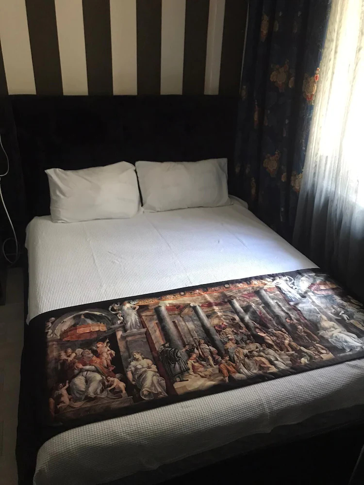 Art & Interiors Boutique Hotel