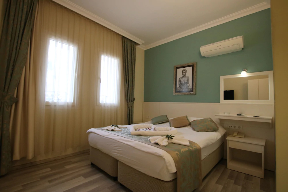 Artemis Hotel