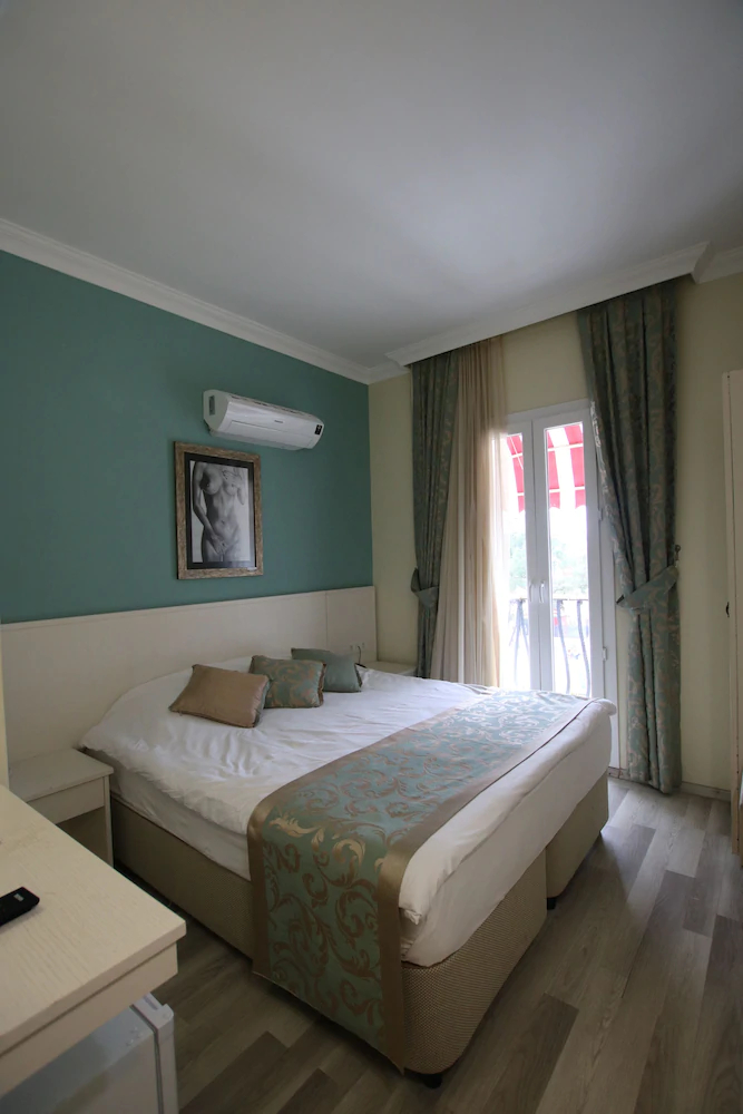 Artemis Hotel